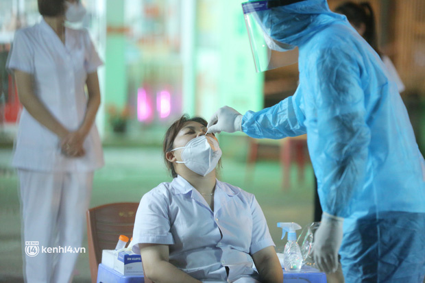  Hà Nội: Phong toả, xét nghiệm cho nhân viên nhà thuốc trên phố Láng Hạ sau thông báo khẩn của CDC - Ảnh 9.