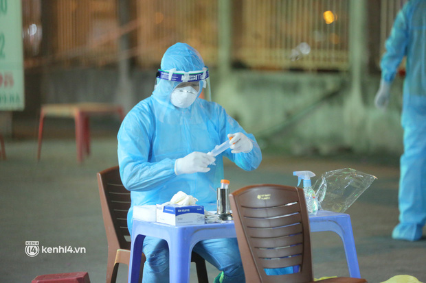  Hà Nội: Phong toả, xét nghiệm cho nhân viên nhà thuốc trên phố Láng Hạ sau thông báo khẩn của CDC - Ảnh 10.