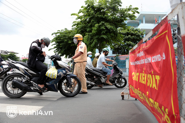 TP.HCM: 15 ngày thực hiện Chỉ thị 16, xử phạt gần 5.000 trường hợp vi phạm với hơn 10 tỷ đồng - Ảnh 1.