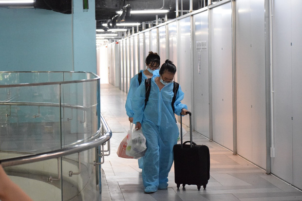  Bệnh viện dã chiến ở Thuận Kiều Plaza chính thức tiếp nhận, điều trị bệnh nhân Covid-19 - Ảnh 11.