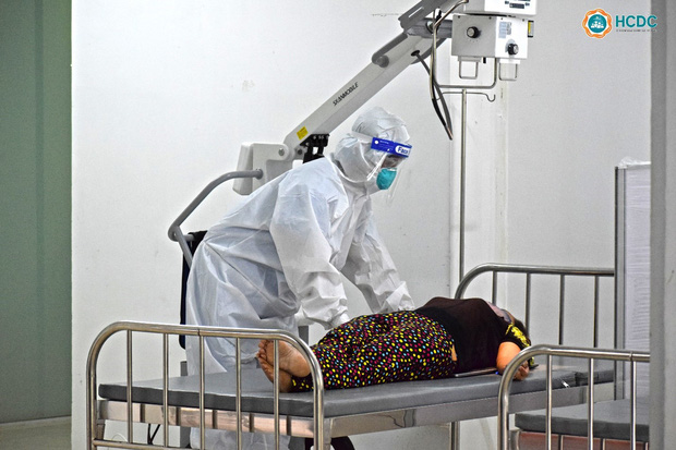  Bệnh viện dã chiến ở Thuận Kiều Plaza chính thức tiếp nhận, điều trị bệnh nhân Covid-19 - Ảnh 8.