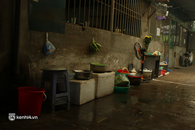  Chủ quán ăn ở Hà Nội trước giờ đóng cửa: “20 năm chưa từng gặp khó khăn như dịch bệnh lần này, càng bán càng lỗ” - Ảnh 2.