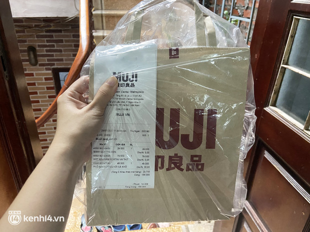  Hí hửng đặt hàng online tại MUJI và nhận về sự cồng kềnh: Khách phải... tự gọi ship, cửa hàng chỉ giúp đóng gói - Ảnh 3.