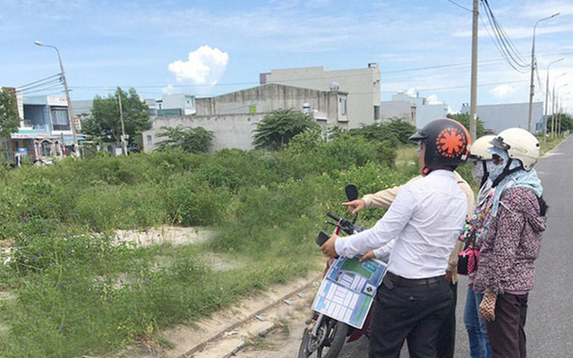  Nhà đầu tư BĐS như ngồi trên đống lửa, mạnh dạn bán ra lúc này hay gồng mình găm hàng chờ cơ hội?  - Ảnh 1.