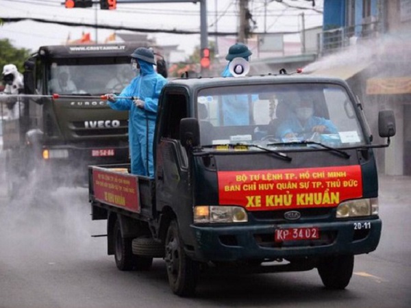 Các thể loại tin đồn mỗi khi có dịch lại nổ ầm ầm trên mạng: Từ phun khử khuẩn bằng máy bay tới chữa Cô-Vít bằng trứng, nhan nhản người bị phạt mà vẫn chưa sợ? - Ảnh 2.