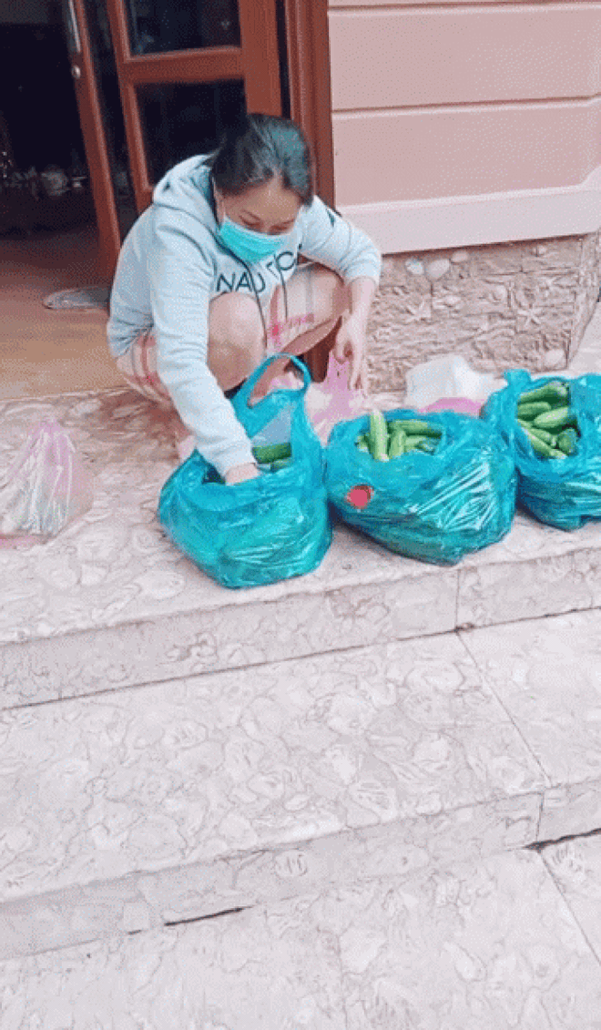  Cô chủ sộp nhất Sài Gòn mùa dịch: Giảm 50% tiền nhà, phát gạo miễn phí, cứ 3 ngày lại tặng 1 con gà và rau củ cho người thuê trọ  - Ảnh 1.