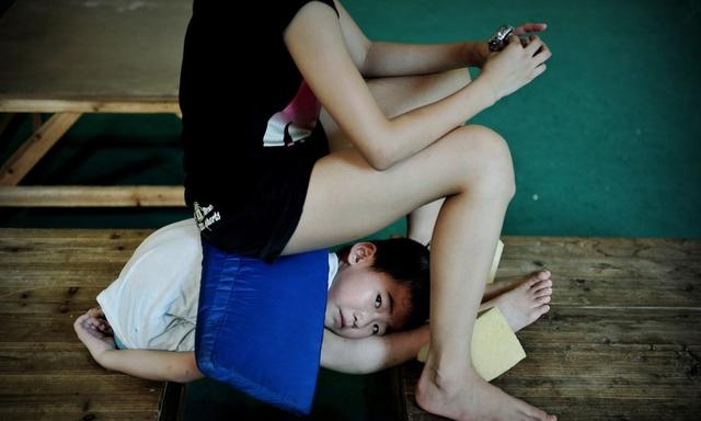 Giấc mơ vô địch Olympic của những đứa trẻ ở lò đào tạo thể thao Trung Quốc: Đánh đổi tuổi thơ bằng máu, mồ hôi và nước mắt  - Ảnh 13.