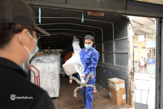 Chuyến tàu từ Hà Nội chở hơn 10 tấn thiết bị y tế chi viện cho tâm dịch TP Hồ Chí Minh - Ảnh 4.