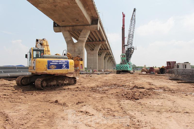  Hiện trạng cầu Vĩnh Tuy 2 sau 6 tháng khởi công  - Ảnh 1.