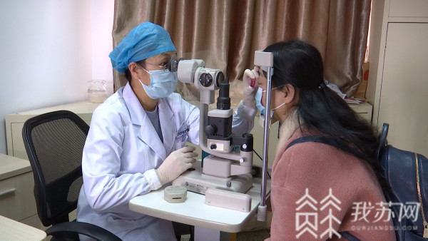 Người đàn ông 31 tuổi bị mù sau khi thức dậy vào buổi sáng, nguyên nhân xuất phát từ thói quen mà nhiều người trẻ vẫn làm hàng đêm - Ảnh 3. Người đàn ông 31 tuổi bị mù sau khi thức dậy vào buổi sáng, nguyên nhân xuất phát từ thói quen mà nhiều người trẻ vẫn làm hàng đêm - Ảnh 3.