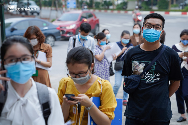  Hà Nội bỏ quy định người đi đường phải có lịch trực, lịch làm việc, văn bản phân công nhiệm vụ của cơ quan, đơn vị - Ảnh 1.