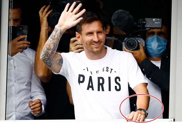 Messi đeo đồng hồ Rolex phiên bản đặc biệt trong ngày đến PSG - Ảnh 1.