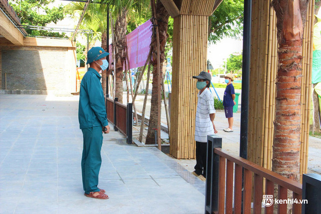  Ảnh: Người dân Đà Nẵng phấn khởi mua thực phẩm tại điểm bán hàng lưu động bình ổn giá  - Ảnh 3.