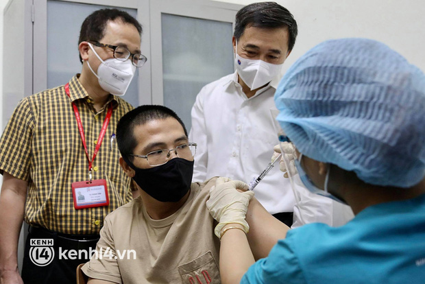 Ảnh: Những tình nguyện viên đầu tiên tại Hà Nội tiêm thử nghiệm vaccine Covid-19 thứ 3 của Việt Nam - Ảnh 1.