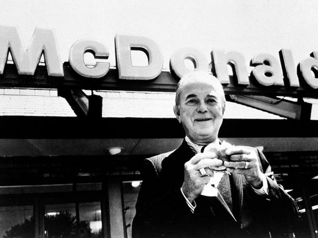 Ray Kroc và con đường gây dựng đế chế đồ ăn nhanh nổi tiếng thế giới - Ảnh 1.