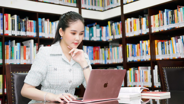  Cô giáo Lê Âu Ngân Anh khoe được thăng chức cao tại trường đại học ở tuổi 26, vị trí gì mà hội chị em hoa hậu phải trầm trồ? - Ảnh 4.