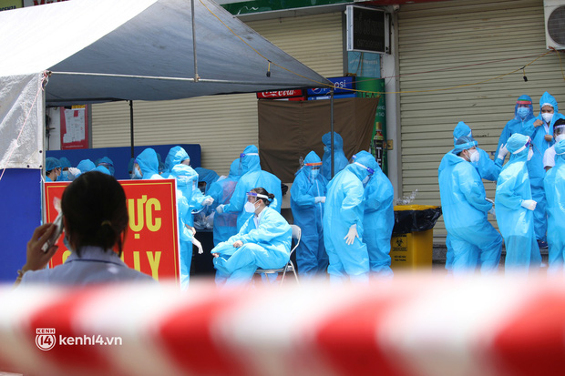  Hà Nội: Khoảng 100 y, bác sĩ được huy động xét nghiệm cho cư dân HH4C Linh Đàm - Ảnh 5.