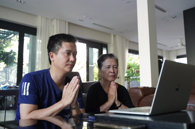 Dịch Covid-19, người Hà Nội cúng lễ Vu Lan online, viếng mộ qua video call - Ảnh 4.