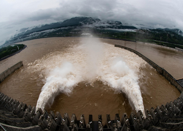   Nearly 100,000 dams in China - slow-explosive bombs in an era of increasingly extreme climate change - Photo 5.