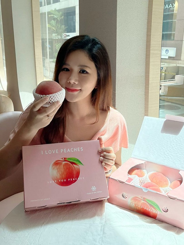 Do not travel, Singaporeans pour money to buy super luxurious Japanese fruits to satisfy the taste of the epidemic season - Photo 4.