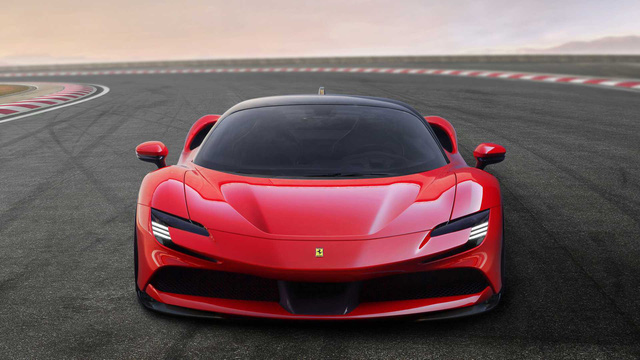  Với 1 tuần lương ở MU, Ronaldo có thể mua đủ loại siêu xe Ferrari, Lamborghini hoặc xế sang Rolls-Royce đã lăn bánh ở Việt Nam  - Ảnh 10.