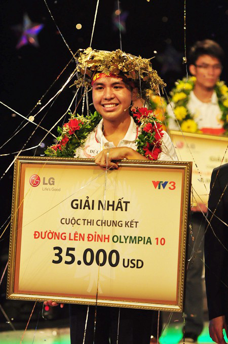 Nhà vô địch Olympia năm thứ 10 bất ngờ xuất hiện cùng cô giáo Vật lý từng gây bão, tiết lộ sự nghiệp siêu thành công, gây tò mò nhất là dự định về Việt Nam - Ảnh 1.