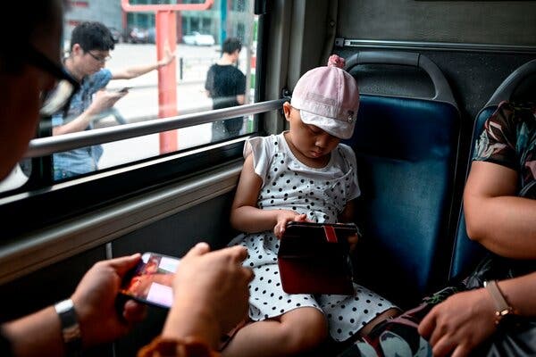 Trung Quốc Ra Quy Định Mới Cực Nghiêm Khắc: Trẻ Em Chỉ Được Chơi Game Trực  Tuyến 3 Giờ Mỗi Tuần