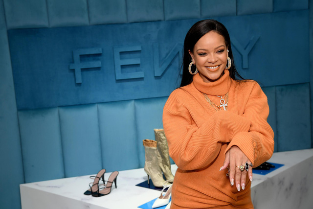 Tỷ phú đô la ở tuổi 33 - Rihanna: Tuổi thơ cùng cực, vụt sáng thành sao nhưng đi hát bao năm cũng không kiếm khủng bằng buôn mỹ phẩm, đồ lót và tậu bất động sản - Ảnh 10. Tỷ phú đô la ở tuổi 33 - Rihanna: Tuổi thơ cùng cực, vụt sáng thành sao nhưng đi hát bao năm cũng không kiếm khủng bằng buôn mỹ phẩm, đồ lót và tậu bất động sản - Ảnh 10.
