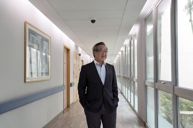 Vận hành 15 trung tâm tiêm chủng, bác sỹ Singapore trở thành tỷ phú - Ảnh 1.