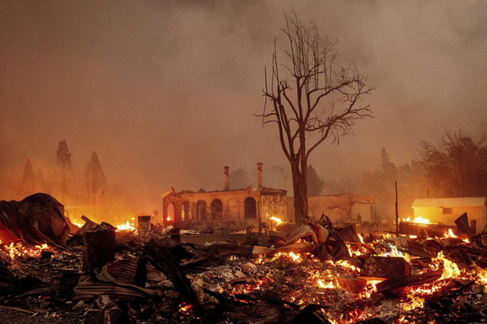  Thị trấn Greenville của bang Califorbia bị xóa sổ trong biển lửa  - Ảnh 2.