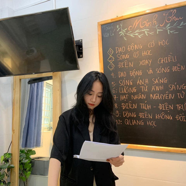 Sau loạt phát ngôn phản cảm, phản giáo dục, cô giáo Minh Thu gửi tâm thư: Không ai có thể quyết định tương lai của mình, hãy chủ động định hướng và kiểm soát môi trường của chính mình - Ảnh 1. Sau loạt phát ngôn phản cảm, phản giáo dục, cô giáo Minh Thu gửi tâm thư: Không ai có thể quyết định tương lai của mình, hãy chủ động định hướng và kiểm soát môi trường của chính mình - Ảnh 1.