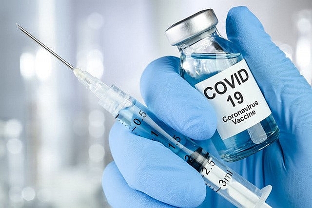  2 loại đồ uống KHÔNG nên dùng sau khi tiêm vaccine COVID-19  - Ảnh 1.