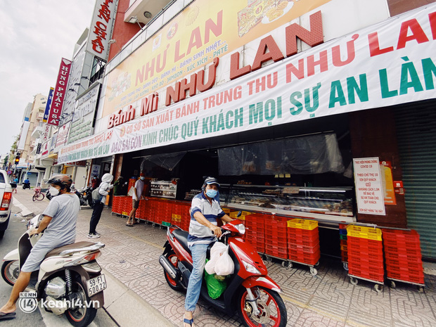  Sài Gòn cho hàng ăn uống mở bán đem về: Chị bán chè sướng run vì bán được 200 ly/ ngày, Như Lan hốt bạc nhờ bán bánh Trung thu - Ảnh 13.
