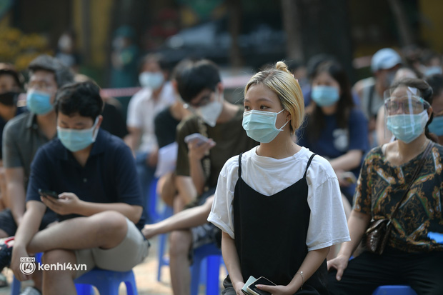  Ảnh: Nhiều phường ở Hà Nội đã hoàn thành tiêm vắc-xin Covid-19 cho người trên 18 tuổi - Ảnh 2.