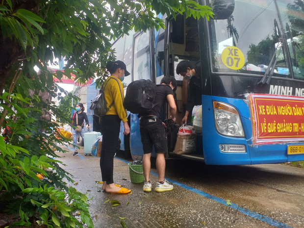  Bình Thuận đưa 15 người ngồi thùng xe đông lạnh né chốt về quê - Ảnh 1.