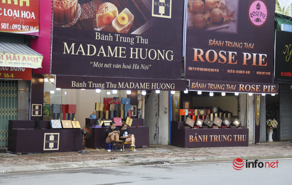  Thị trường bánh Trung thu Hà Nội, nơi xếp hàng dài chờ mua, nơi lại vắng khách  - Ảnh 15.