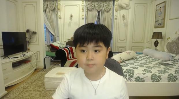 Tỷ phú 9 tuổi - con trai bà Phương Hằng sống trong biệt thự rộng ...