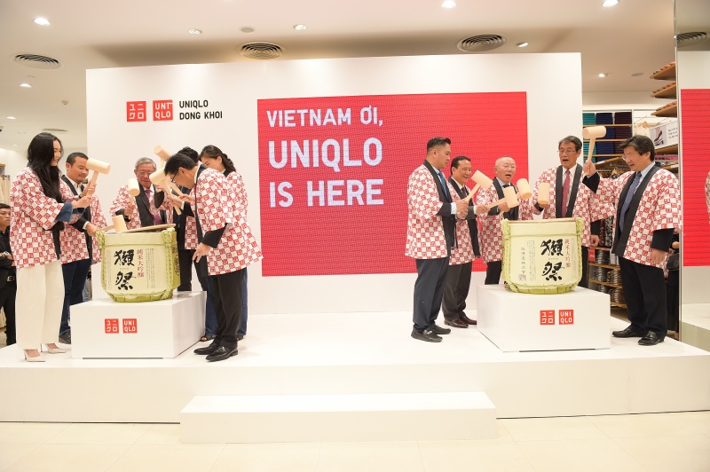 Uniqlo cấp tập mở shop Sắp khai trương cửa hàng thứ 19 tại Cầu Giấy  Hà  Nội cán mốc 6 tháng mở 6 điểm từ Nam ra Bắc