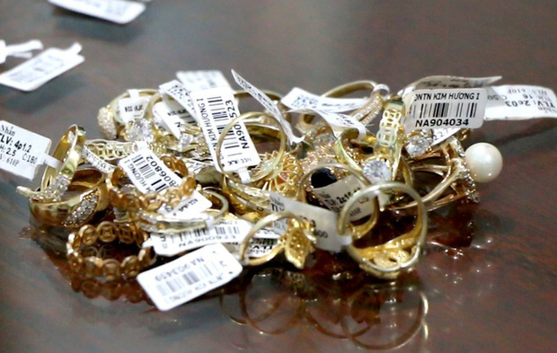  Vụ nữ nhân viên trộm hơn 2.300 nhẫn vàng: Số tiền gần 10 tỷ đồng từ bán vàng được dùng đầu tư vào tiền ảo - Ảnh 3.