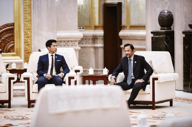  Hoàng tử điển trai nhất Brunei - người thừa kế 20 tỷ USD “cực phẩm” từ đầu đến chân từng làm MXH náo loạn giờ có cuộc sống thế nào? - Ảnh 4.