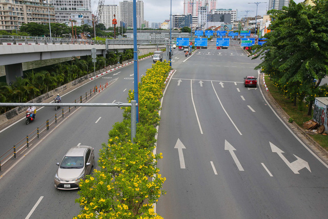  NÓNG: UBND TP HCM đề nghị địa phương góp ý khẩn cho việc mở cửa  - Ảnh 1.