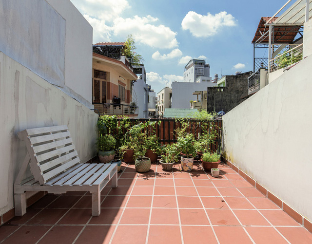  Xiêu lòng với ngôi nhà 30m2 sâu trong hẻm nhỏ Sài Gòn, mặt tiền toàn gạch gốm hút gió và ánh sáng trên cả tuyệt vời  - Ảnh 22.