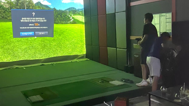  Bắt quả tang 25 người chơi golf 3D trong trung tâm thương mại - Ảnh 1.