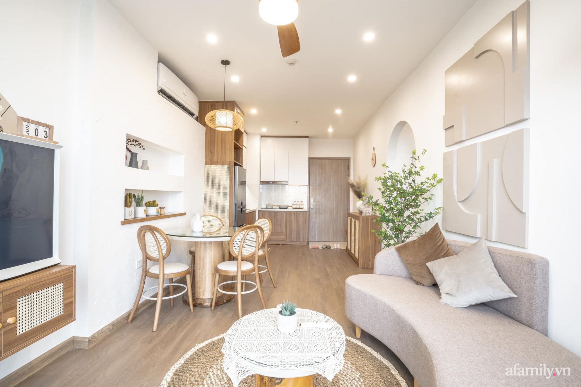 Căn hộ 54m² nội thất tối giản theo tone vàng nâu đẹp đến từng centimet ...