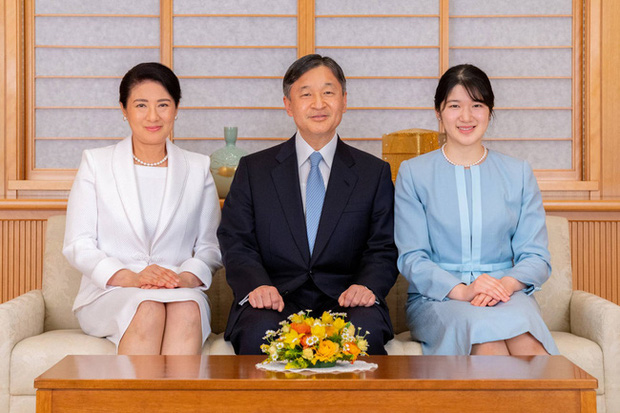 Hoàng gia Nhật công bố ảnh năm mới 2022 khác biệt so với mọi năm, Công chúa cô độc có màn lột xác ngoạn mục - Ảnh 3.