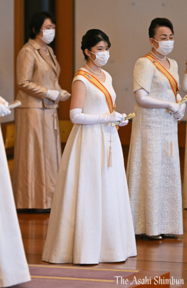 Hoàng gia Nhật công bố ảnh năm mới 2022 khác biệt so với mọi năm, Công chúa cô độc có màn lột xác ngoạn mục - Ảnh 5.