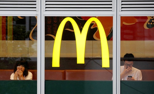 Thiếu hàng trầm trọng, McDonalds Nhật Bản chỉ bán cho khách khoai tây chiên cỡ nhỏ - Ảnh 1.