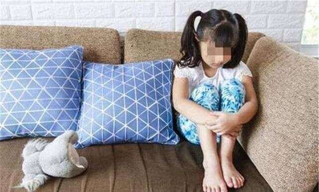 Con gái hỏi: Con và em trai cùng rơi xuống nước, mẹ cứu ai trước? - Câu trả lời của người mẹ khiến cô bé làm 1 hành động đáng lo - Ảnh 1. Con gái hỏi: Con và em trai cùng rơi xuống nước, mẹ cứu ai trước? - Câu trả lời của người mẹ khiến cô bé làm 1 hành động đáng lo - Ảnh 1.