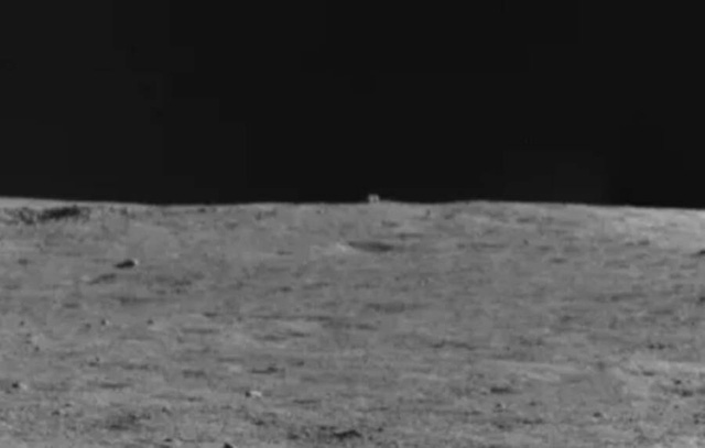 Tàu Mặt Trăng của Trung Quốc vừa phát hiện ra một Túp lều bí ẩn ở phía xa của Mặt trăng - Ảnh 1.