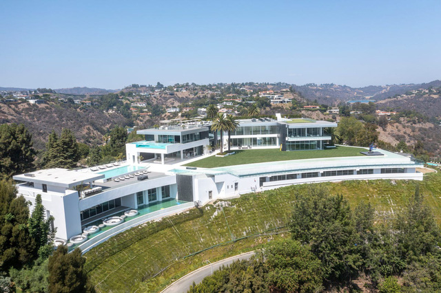  Bên trong siêu dinh thự gần 10.000 m2 tại Los Angeles, được niêm yết 295 triệu USD và sắp đấu giá  - Ảnh 2.